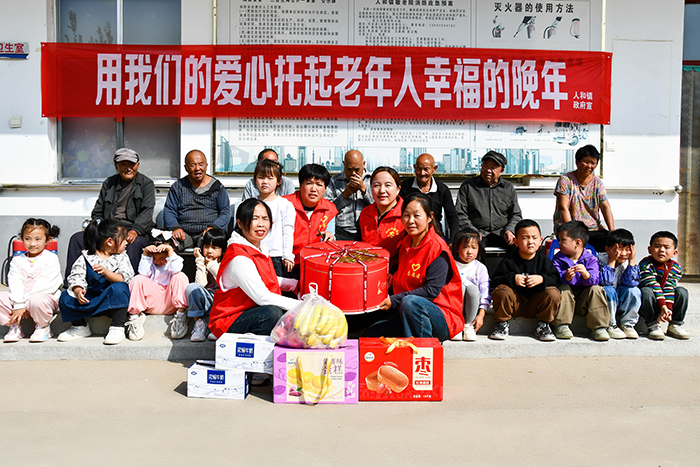 童心敬老 情暖重陽 ——人和鎮(zhèn)人西幼兒園組織開展走進敬老院活動