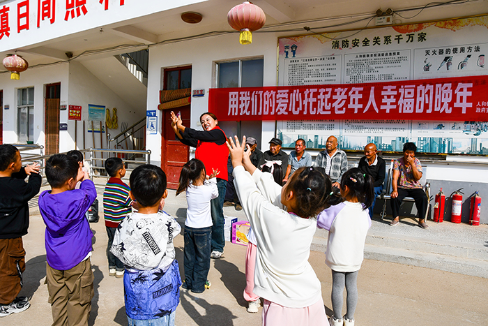 童心敬老 情暖重陽 ——人和鎮(zhèn)人西幼兒園組織開展走進敬老院活動