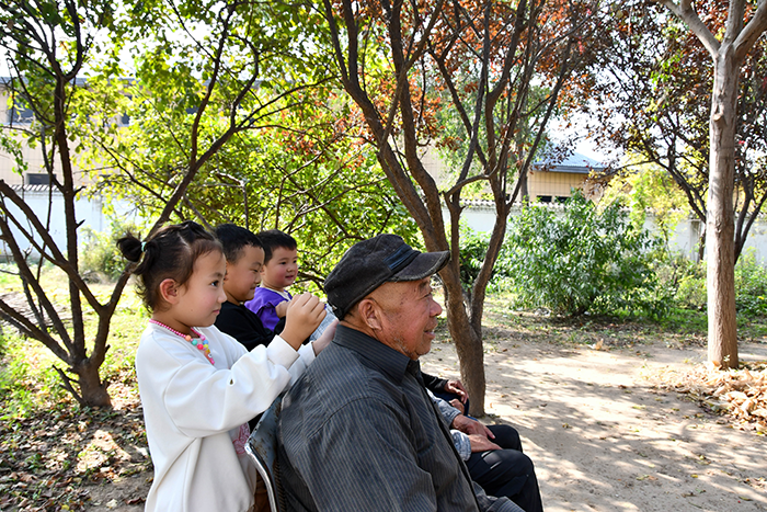 童心敬老 情暖重陽 ——人和鎮(zhèn)人西幼兒園組織開展走進敬老院活動