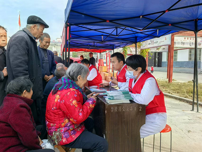 河南省健康委員會組織河南大學(xué)第一附屬醫(yī)院醫(yī)療服務(wù)隊到莊子鎮(zhèn)召開“健康促進321巡講”現(xiàn)場交流會